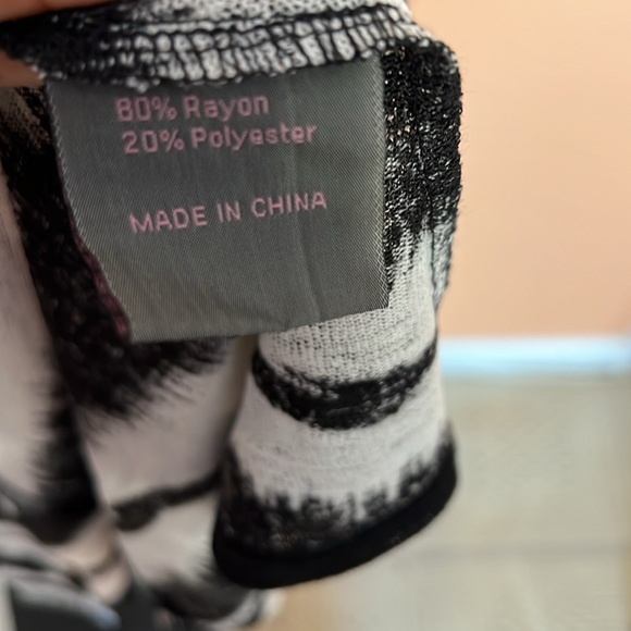 Metric sheer shawl size small - Picture 8 of 8